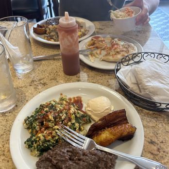 Es Con Sabor West - Spinach eggs - Salvadoran Near Me - Los Angeles, California Es Con Sabor West - Spinach eggs - Salvadoran Near Me - Los Angeles, California