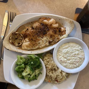 99 Restaurants - Seafood trio. shrimp. Scallops, haddock. Broccoli,pilaf and tartar sauce. - Pubs Near Me - Londonderry, New Hampshire