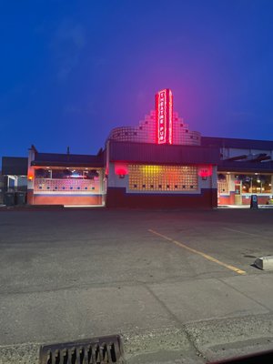 Bear Tooth Theatrepub by null