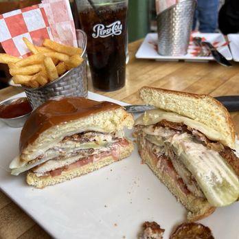 Hideaway House - Chicken sandwich - Pizza Near Me - Sedona, Arizona Hideaway House - Chicken sandwich - Pizza Near Me - Sedona, Arizona