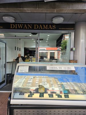 Diwan Damas by null