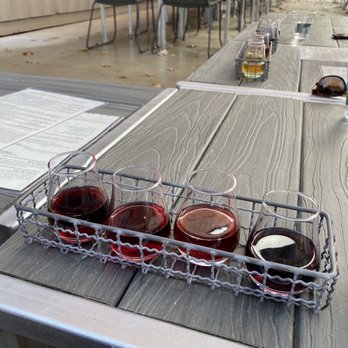 Deschain Cellars - Wine flight - Wine Tasting Room Near Me - Gainesville, Texas