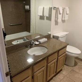 Lagonita Lodge - Bathroom - Hotels Near Me - Big Bear Lake, California
