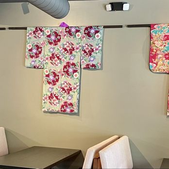 Little Plum - Dining area/right - Asian Fusion Near Me - Honolulu, Hawaii