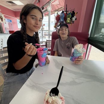 La Carreta De Lily - Huge triple scoop ice creams! - Juice Bars & Smoothies Near Me - Phoenix, Arizona La Carreta De Lily - Huge triple scoop ice creams! - Juice Bars & Smoothies Near Me - Phoenix, Arizona
