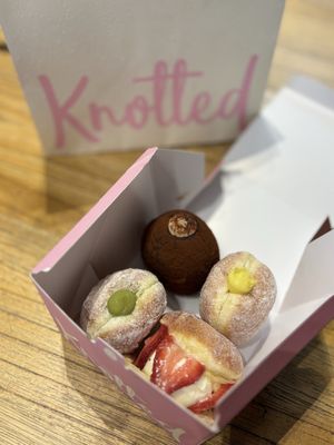 Cafe Knotted by null