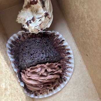 LA Bakery - My cup cake and a pile of whip cream called (tiramisu) - Bakeries Near Me - Carson City, Nevada LA Bakery - My cup cake and a pile of whip cream called (tiramisu) - Bakeries Near Me - Carson City, Nevada