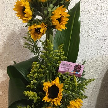 Michelle's Flower Shop - Sunflower bouquet. Medium sized arrangement. - Floral Designers Near Me Michelle's Flower Shop - Sunflower bouquet. Medium sized arrangement. - Floral Designers Near Me