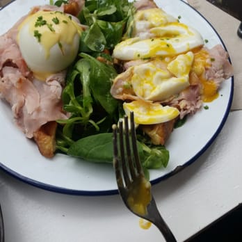 Brunch & Cake - Eggs Benedict on waffle! yumm! - Breakfast & Brunch Near Me - Barcelona, B Brunch & Cake - Eggs Benedict on waffle! yumm! - Breakfast & Brunch Near Me - Barcelona, B