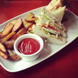 Met Cafe & Brasserie - Kanapka klubowa / club sandwich