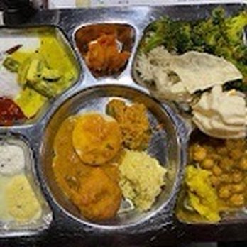 Saravanaa Bhavan - Buffet plate - Indian Near Me - Delta, British Columbia