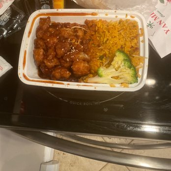 Yan Min Kitchen - Sesame chicken - Chinese Near Me - East Islip, New York