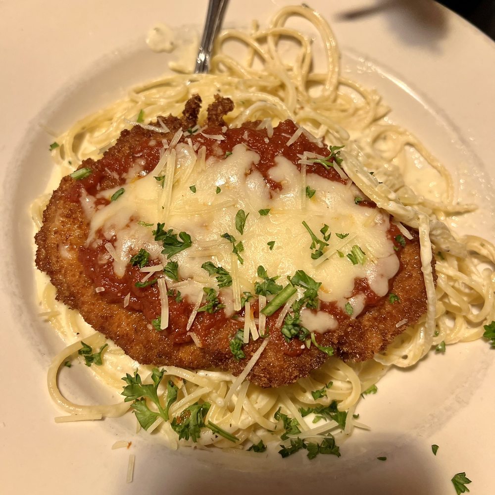 Carsonie's - The menu says the chicken is juicy and tender.... Not the case here. - Pizza Near Me - Westerville, Ohio