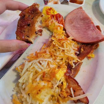 Ernie's Cafe & Steak House - American Near Me - Columbia, Missouri