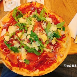Spesso - Pizza mit Rucola und Parma