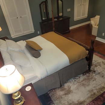 Stone Mountain Manor - Premier Room with king bed, view from nice high ceiling ,at entrance to room - Hotels Near Me - Stone Mountain, Georgia