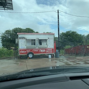 Tacos jose's - a food truck in the rain - Food Trucks Near Me - New Braunfels, Texas