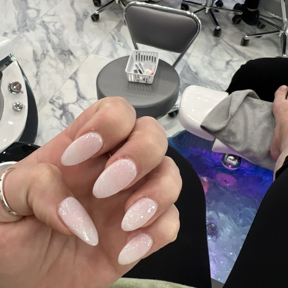 Uptown Nails - Nail Salons Near Me - Issaquah, Washington