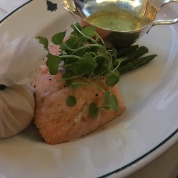 The Ivy Cafe - Marylebone - Salmon - Cafes Near Me - London, XGL