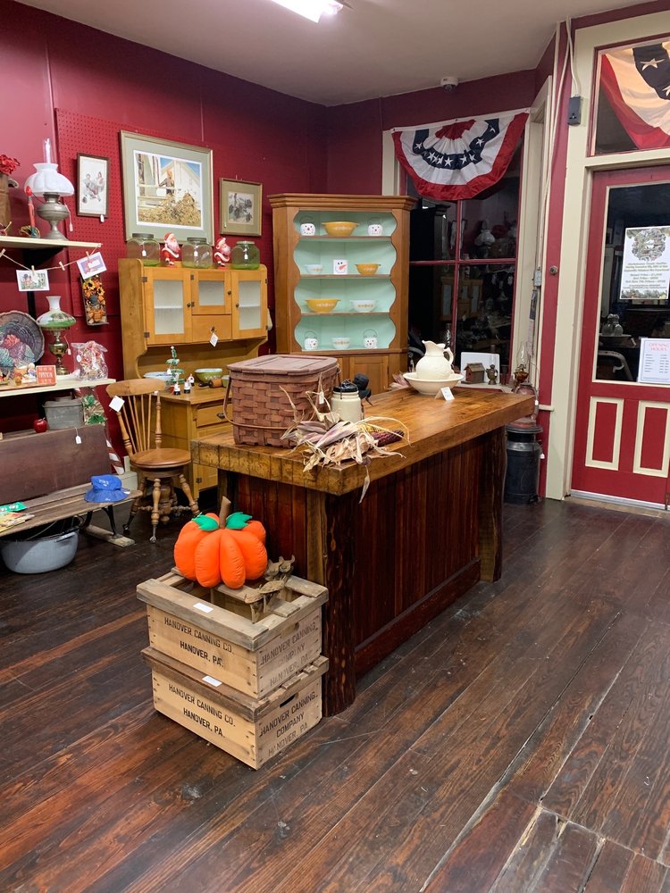 COUNTRY STORE ANTIQUES & DECOR Updated September 2024 607 Village
