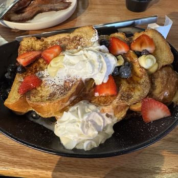 Hashtag 95 - French toast with blueberries and strawberries - Breakfast & Brunch Near Me - Oak Lawn, Illinois