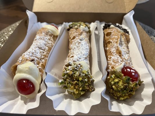 Kelly Cannoli by null