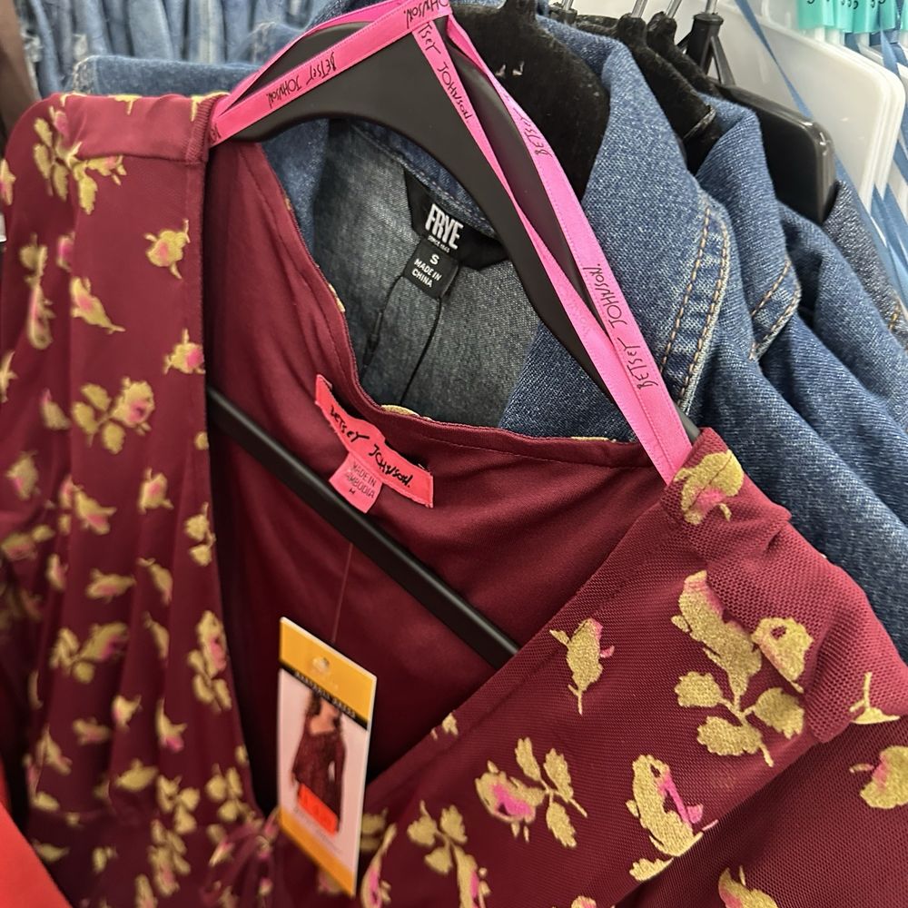 Costless Wholesale - Outlet Stores Near Me - Corona, California