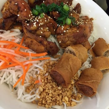 Pho Vista - BBQ chicken with fried egg rolls and vermicelli noodles - Vietnamese Near Me - Vista, California Pho Vista - BBQ chicken with fried egg rolls and vermicelli noodles - Vietnamese Near Me - Vista, California