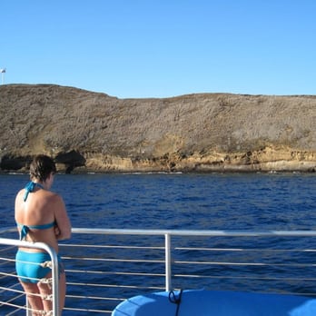 Kai Kanani Sailing - Approaching the crater - Boat Charters Near Me - Wailea, Hawaii