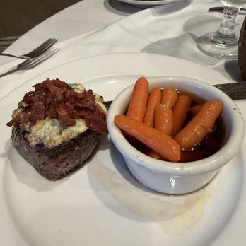 Bell House Restaurant - Barnaise Filet with blue cheese and bacon, and candied maple carrots - American Near Me - Shelbyville, Kentucky