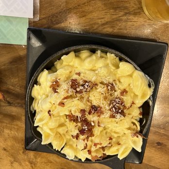 Napali Brewing - Mac and cheese with bacon. My entree and I loved it. - Brewpubs Near Me - Kapaʻa, Hawaii
