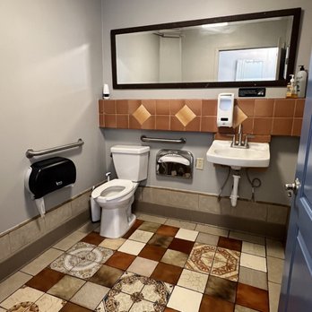 Glow Juice Bar - 5 stars for the super clean & well stocked restrooms - Juice Bars & Smoothies Near Me - Oakhurst, California