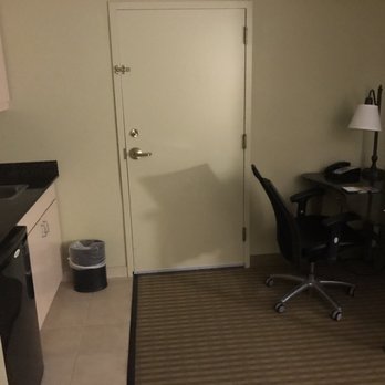 Hotel Atlantic Beach - Kitchenette/desk - Hotels Near Me - Pine Knoll Shores, North Carolina