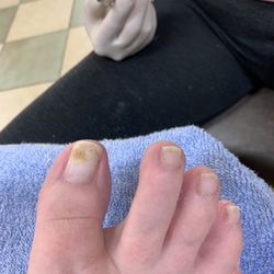 Le Belle Spa & Salon - I got toe nail fungus from here! I've NEVER had fungus before and it made me feel all yucky and nasty.