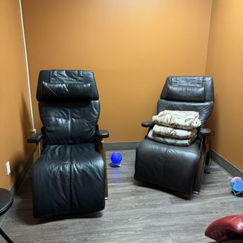 Atlas In Balance Chiropractic - The best relaxing room after you get a neck treatment / adjusting. They like you very relaxed here. - Chiropractors Near Me - Oceanside, California