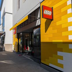 Lego - Outside of the store