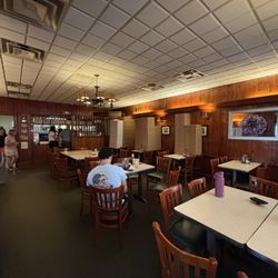 Vic's Italian Restaurant - Inside