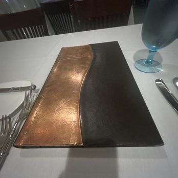 Zoes Steak & Seafood - Table setting and menu - Seafood Near Me - Virginia Beach, Virginia