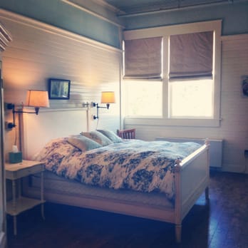 McCloud River Mercantile Hotel - Minnesota room - Hotels Near Me - McCloud, California