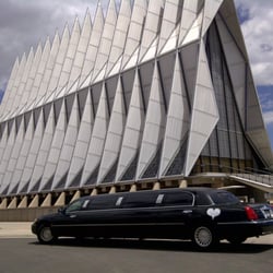Uptown Limousine Service - Your special occasion has to be done right. As part of a perfect day or night out, choose a luxurious comfortable limousine.