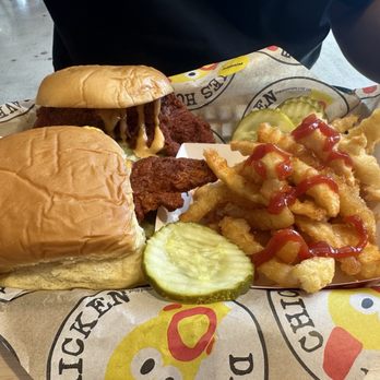 Dave's Hot Chicken - Chicken Shop Near Me - Aventura, Florida