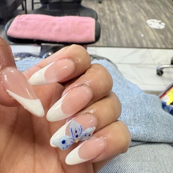 Emly's Nails Salon - The nails are bulky with no shape, horrible job - Nail Salons Near Me - New York, New York