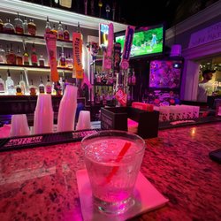 Breeze - TV and Bar!
