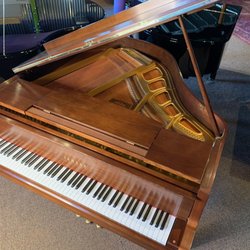 Piano Warehouse - We only bring in pianos that we enjoy playing, like this Yamaha GH1.  This piano is in great condition and comes with a 5 year warranty