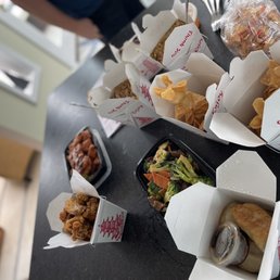 Beijing Ravioli Boneless Spareribs Chicken Wing Crab Rangoon Beef with Broccoli Fried Rice Lo Mein White Meat General Gau's Chicken
