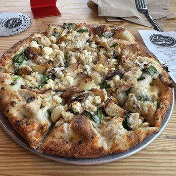 Aviator Pizza & Drafthouse - 9" Flying Garlic pizza was amazing - Pizza Near Me - Houston, Texas Aviator Pizza & Drafthouse - 9" Flying Garlic pizza was amazing - Pizza Near Me - Houston, Texas