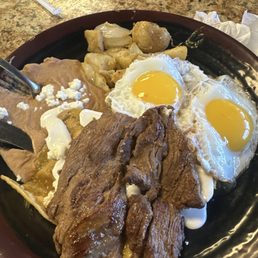 Chilaquiles Con Huevos y Bistek