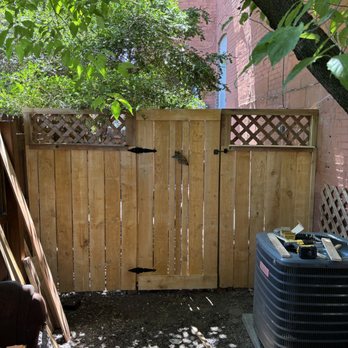 Improveit - Small privacy build in city courtyard - Handyman Near Me - St. Louis, Missouri Improveit - Small privacy build in city courtyard - Handyman Near Me - St. Louis, Missouri