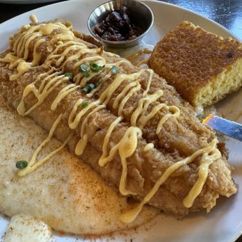 Smith & Kings - Cajun Fish n Grits - Cocktail Bars Near Me - Honolulu, Hawaii