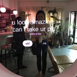 Photo booth mirror so cooooool